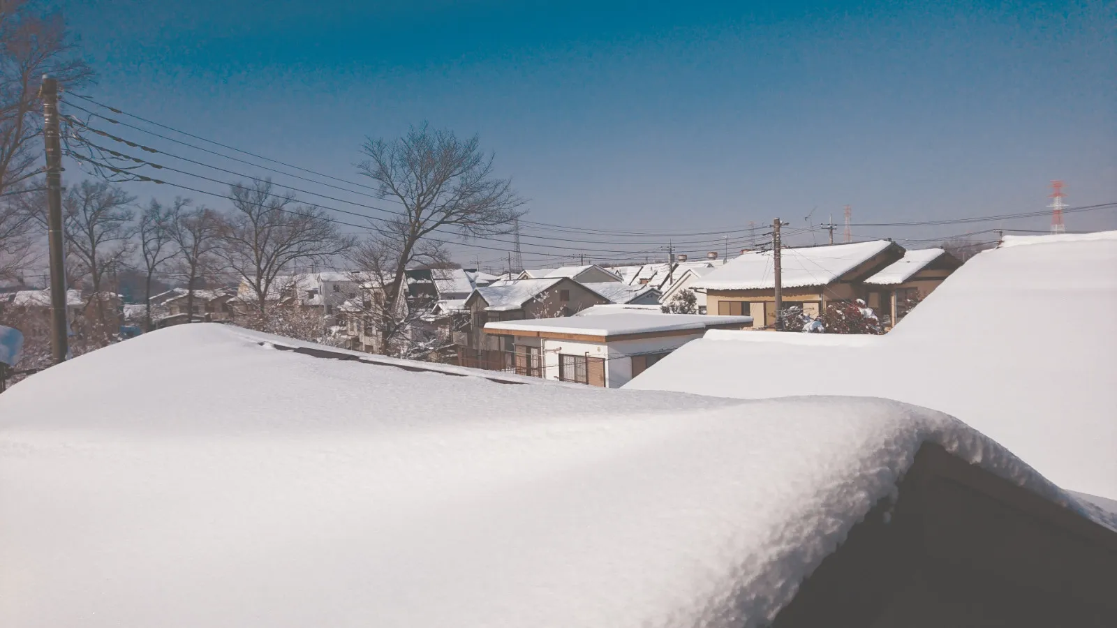 雪の日の家